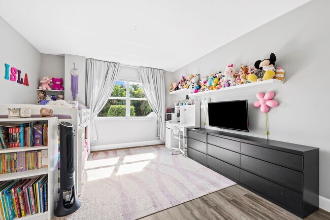 Building Photo - 1881 Middle River Dr