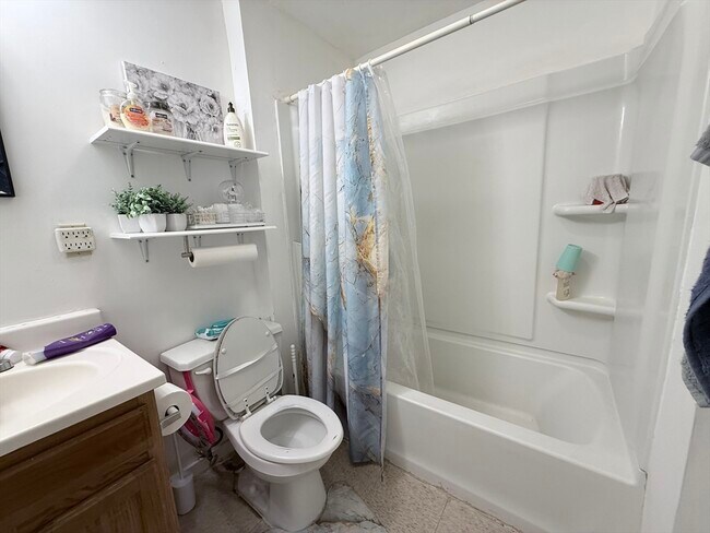 Building Photo - 7 Cottage St