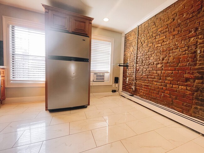 Building Photo - 559 Communipaw Ave