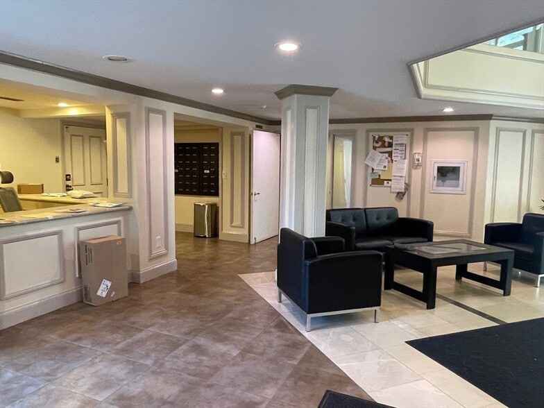 Building Photo - 85 Brainerd Rd