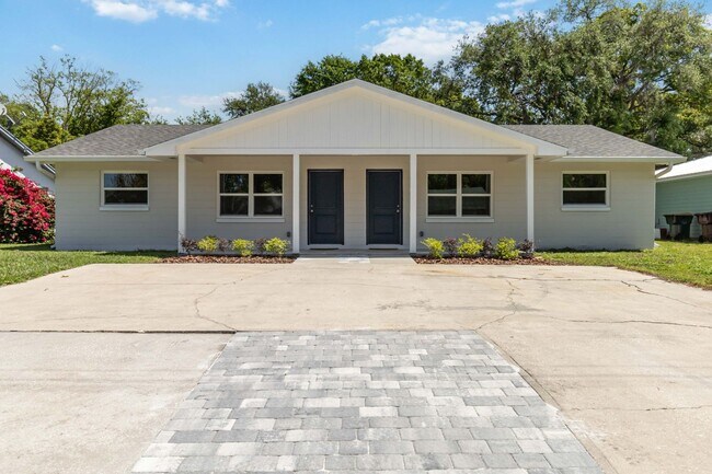 Building Photo - 217 Montana Ave