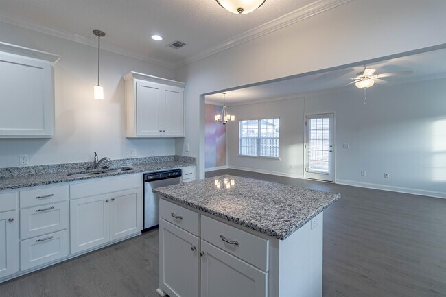 Building Photo - 260 Rutledge Dr