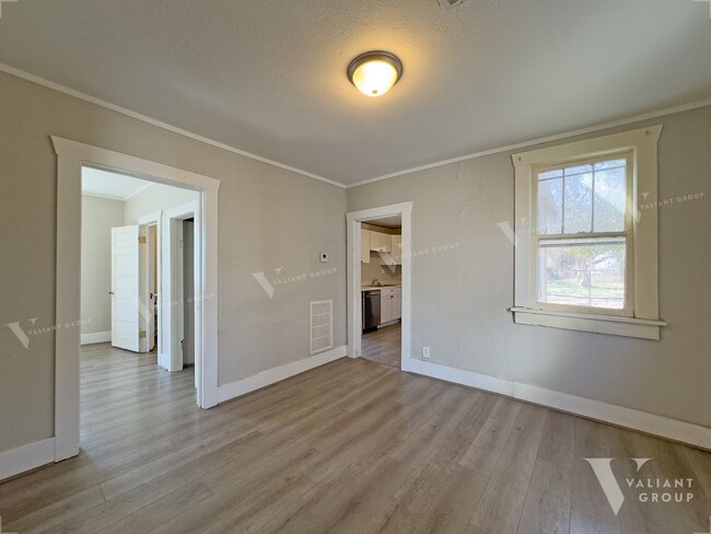 Building Photo - Welcoming 2-Bedroom, 1-Bathroom Home in Wo...