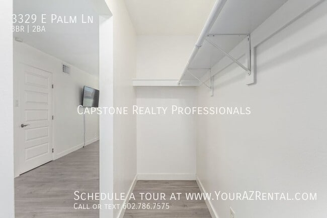 Building Photo - 3329 E Palm Ln