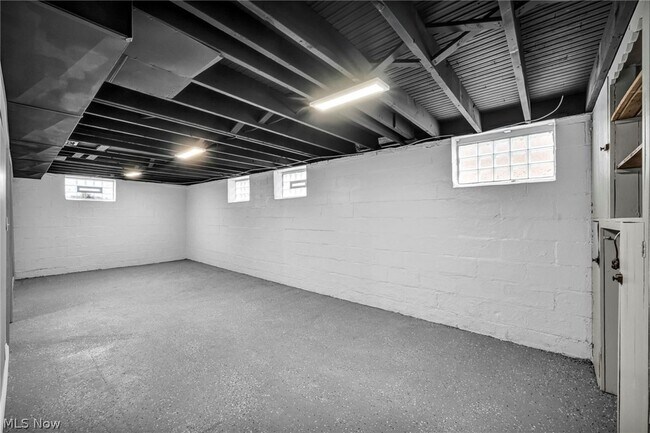 Building Photo - 3202 Parklane Dr