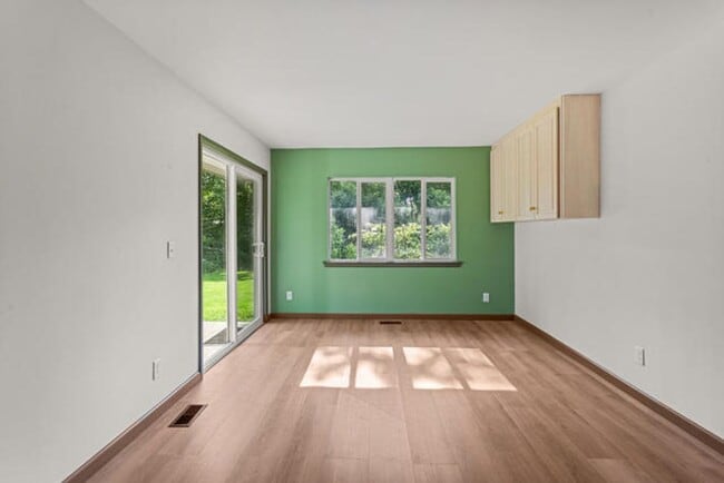 Building Photo - Fully remodeled 3 Bedroom - Available Now