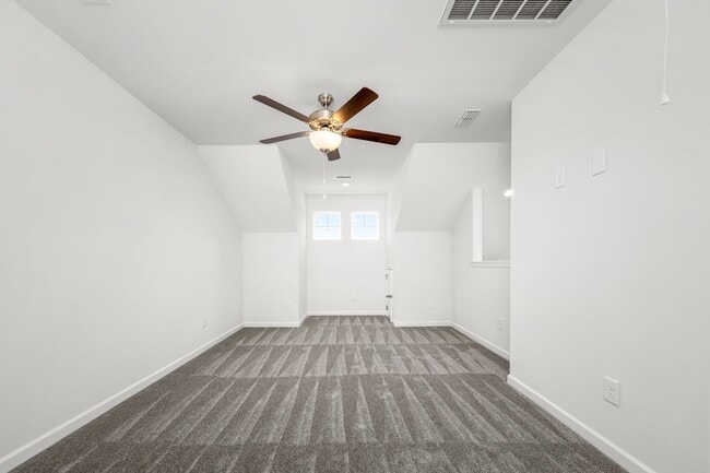 Building Photo - Park Place Townhome!