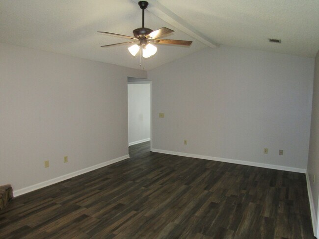 Building Photo - 110 Tempest Ln
