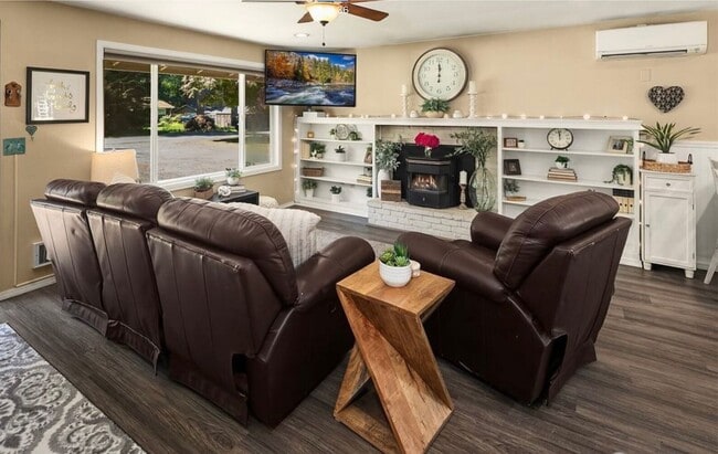 Building Photo - Updated 3-Bedroom Rambler with Large Yard in North Bend