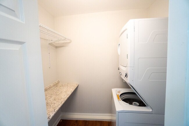 Building Photo - Charming East Nashville Home