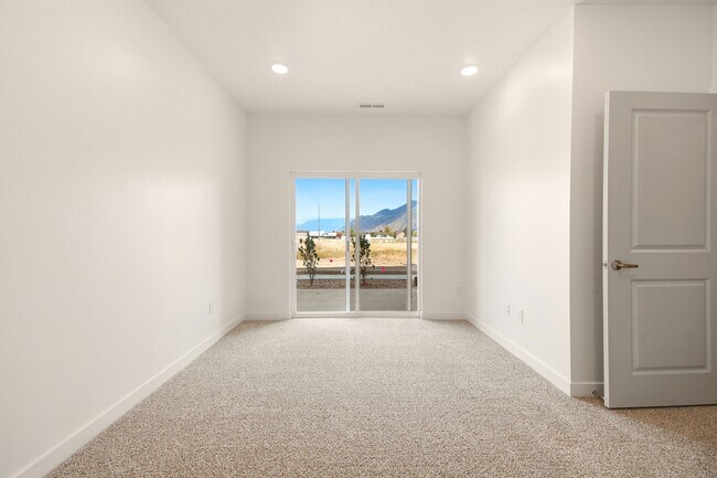 Building Photo - 2305 E 830 S