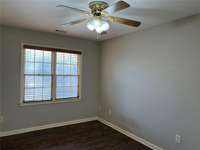 Building Photo - 2476 Sewell Mill Rd