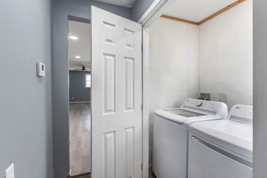 Washer/Dryer - 1014 S Chester St