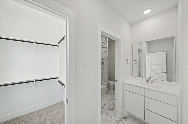 Building Photo - 5623 Logan Ridge Ln