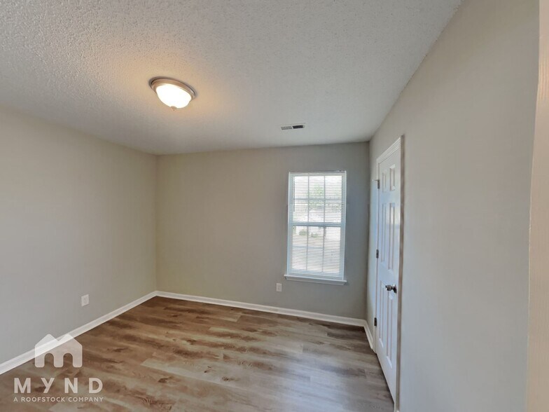 Building Photo - 10922 Olde English Dr