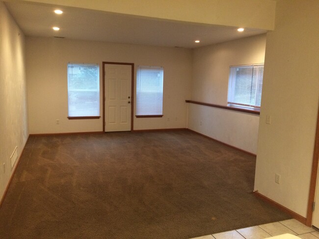 Living room. This is unit 1415. The living room in 1411 has a vaulted ceiling. - 1415 Knollwood Ave