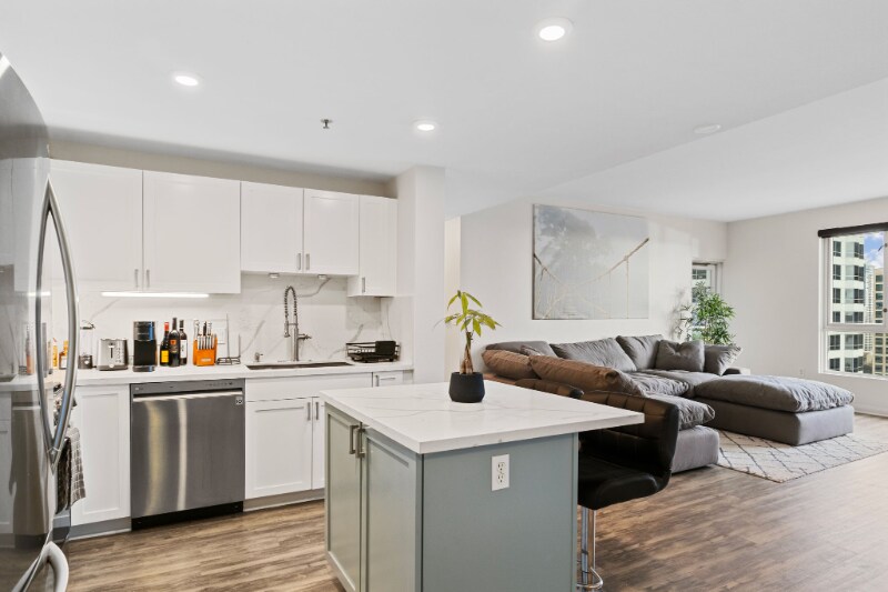 Building Photo - 1240 India St