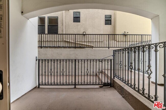 Building Photo - 10913 Whipple St