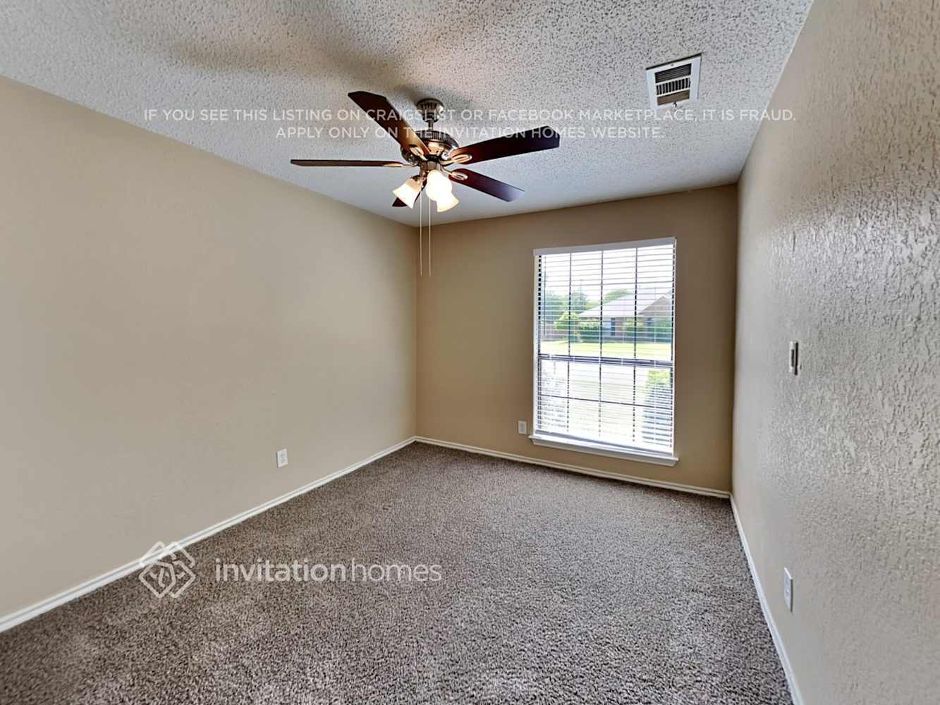Building Photo - 2306 Lakeshore Ln