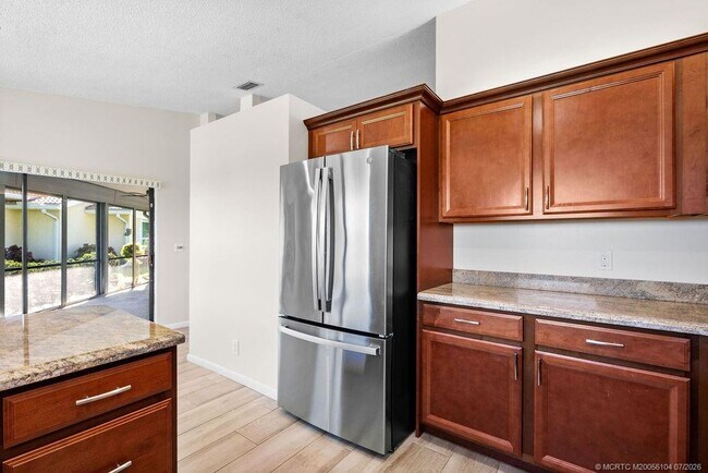 Building Photo - 2386 SW Creekside Dr