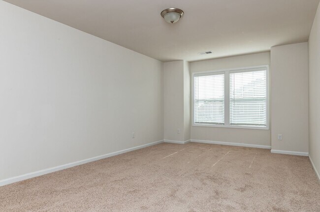 Building Photo - AVAILABLE NOW, Beautiful Greer home! PRICE REDUCTION, OFFERING ONE FULL MONTH RENT FREE!!