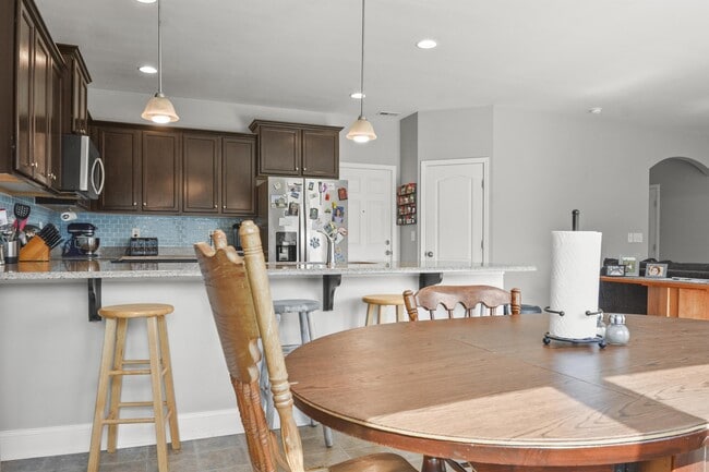 Building Photo - 401 Hope Ct