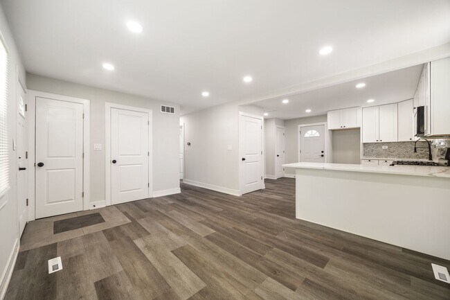 Building Photo - 16752 Artesian Ave