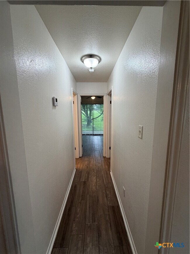 Building Photo - 802 Hackberry St