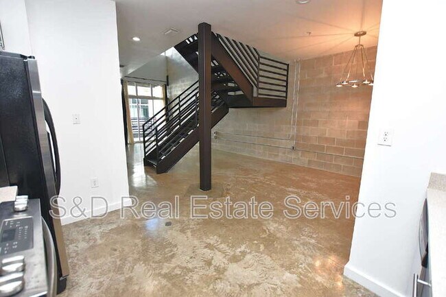 Building Photo - 5008 S MacDill Ave