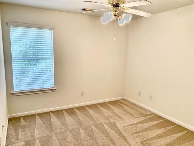 Building Photo - 130 Ledgestone Pl