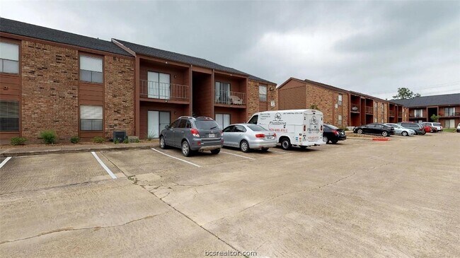 Building Photo - 904 University Oaks Blvd