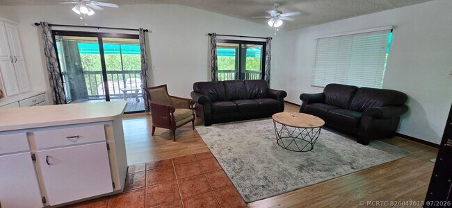 Building Photo - 410 Coconut Dr