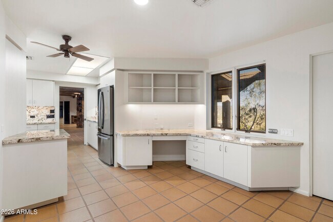 Building Photo - 6700 E Hawksnest Rd