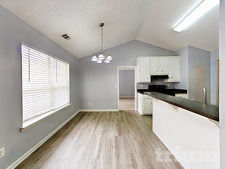 Building Photo - 1185 Mercury Dr SE