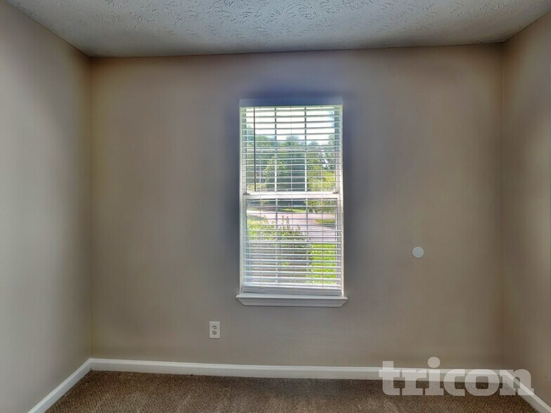 Building Photo - 38 Ann Cir