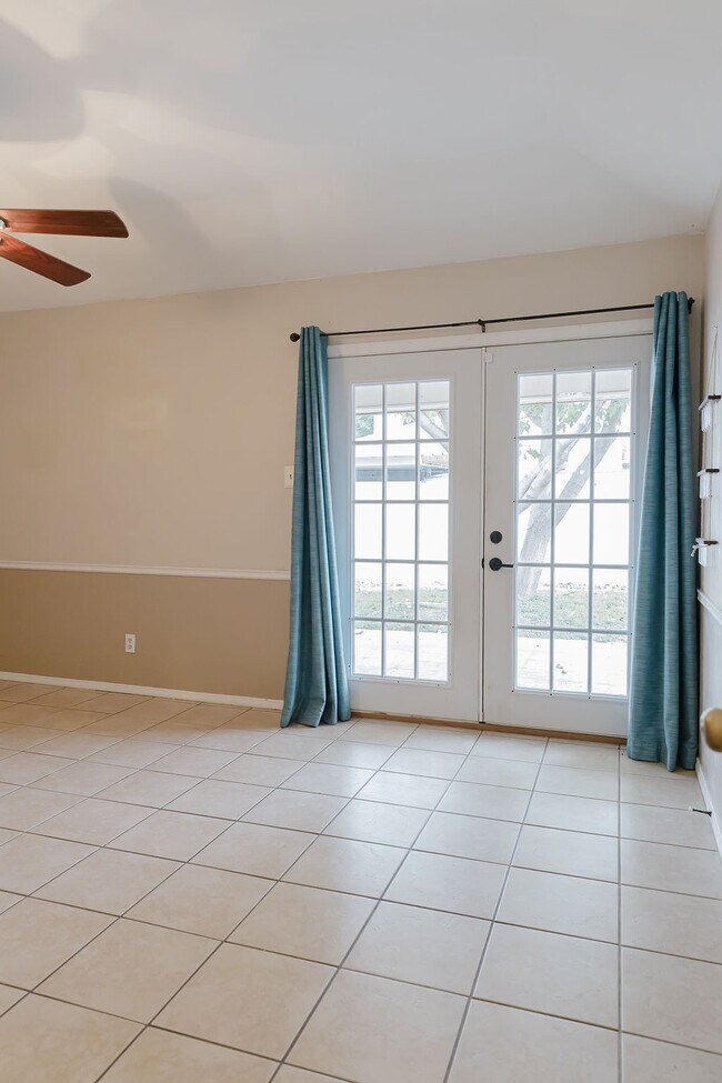 Building Photo - 1105 Gordon Blvd