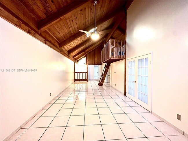 Building Photo - 497 N University Dr