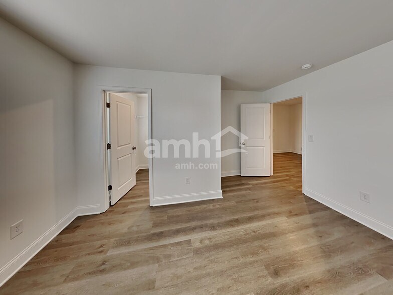 Building Photo - 50 Pointe Dr