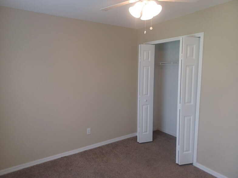 Building Photo - 1519 Nelson Rd N