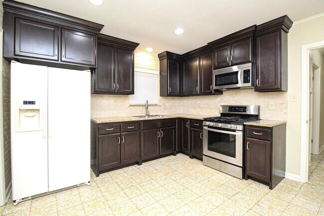 Building Photo - 2504 Clark Blvd