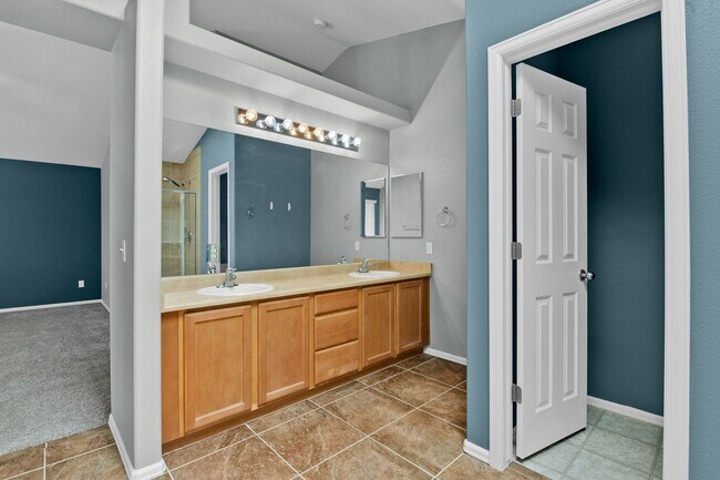 Building Photo - Beautiful home with 4 bedrooms, 2 1/2 bathrooms, 3-car garage in cul-de-sac available for $2,350