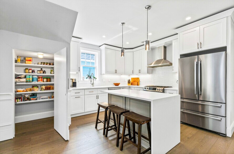 Building Photo - 84 Flint St