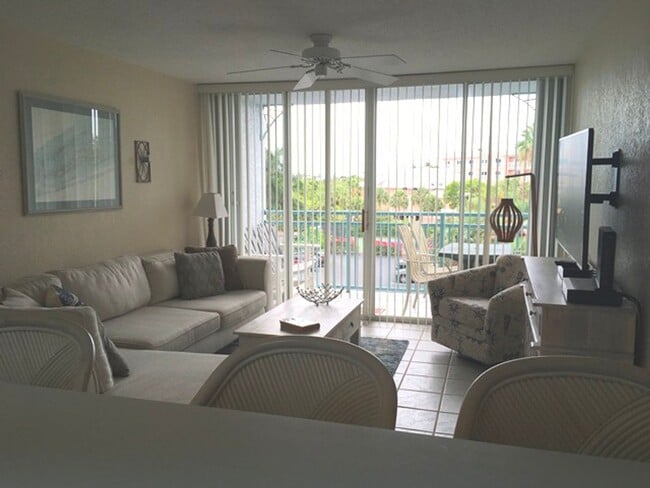 Building Photo - Great Amenities!