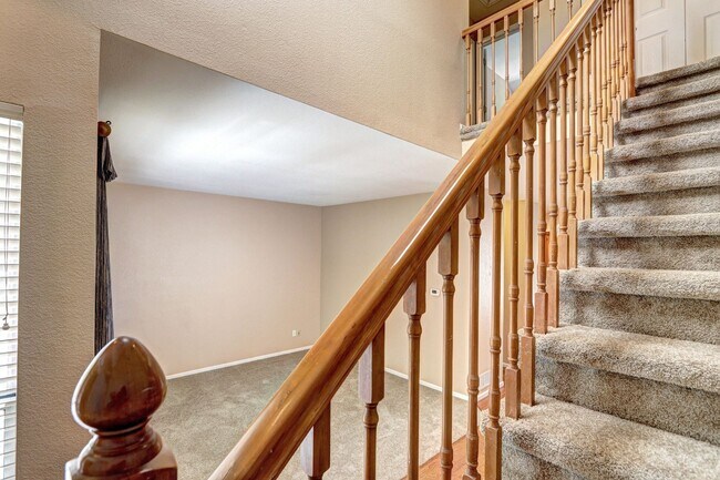 Building Photo - 2bed 2 bath townhome located in the Southp...