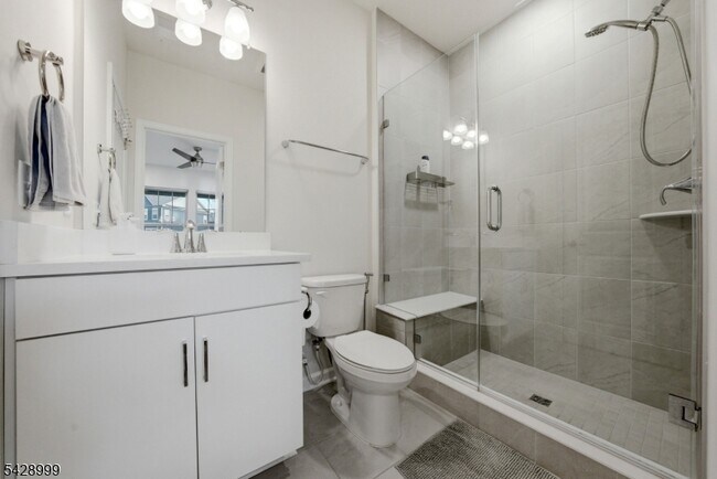 Building Photo - 19 Dahlia Dr