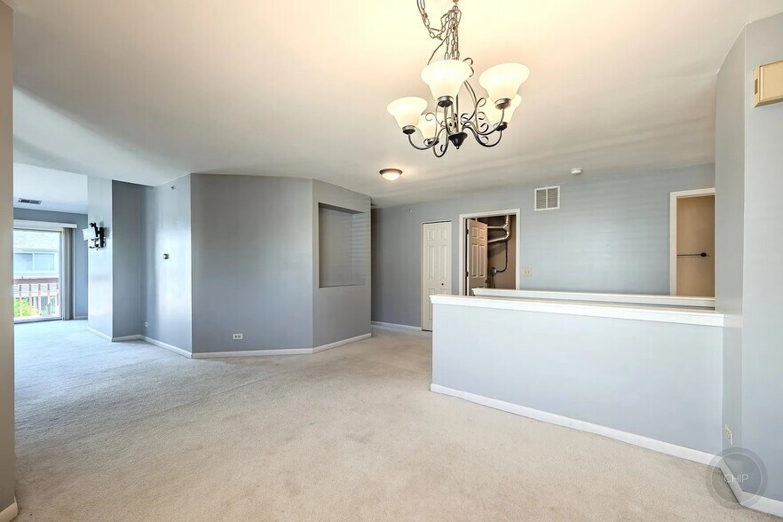 Building Photo - 1136 Cambria Ln S