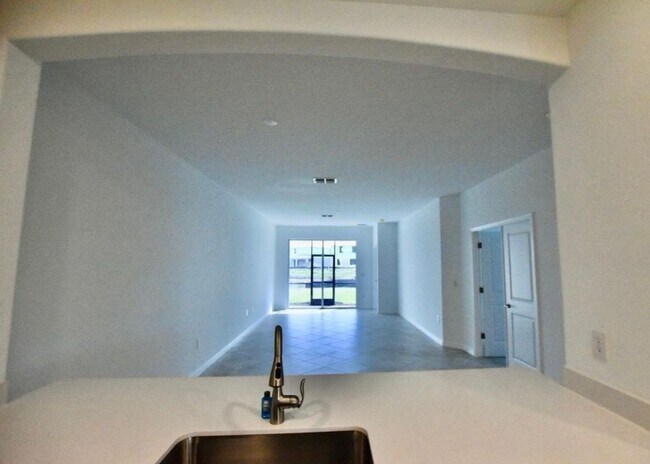 Building Photo - ***BEAUTIFUL - ANNUAL RENTAL***NEWER CONST...