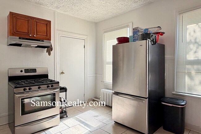 Building Photo - 209 4th St
