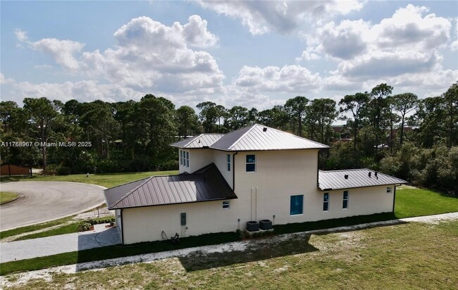 Building Photo - 149 Southeast Cor. Arno