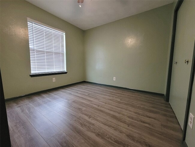 Building Photo - 738 Hawthorne Ln